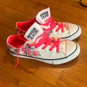 GUC converse Pretty strong pink floral sneakers! Size 4